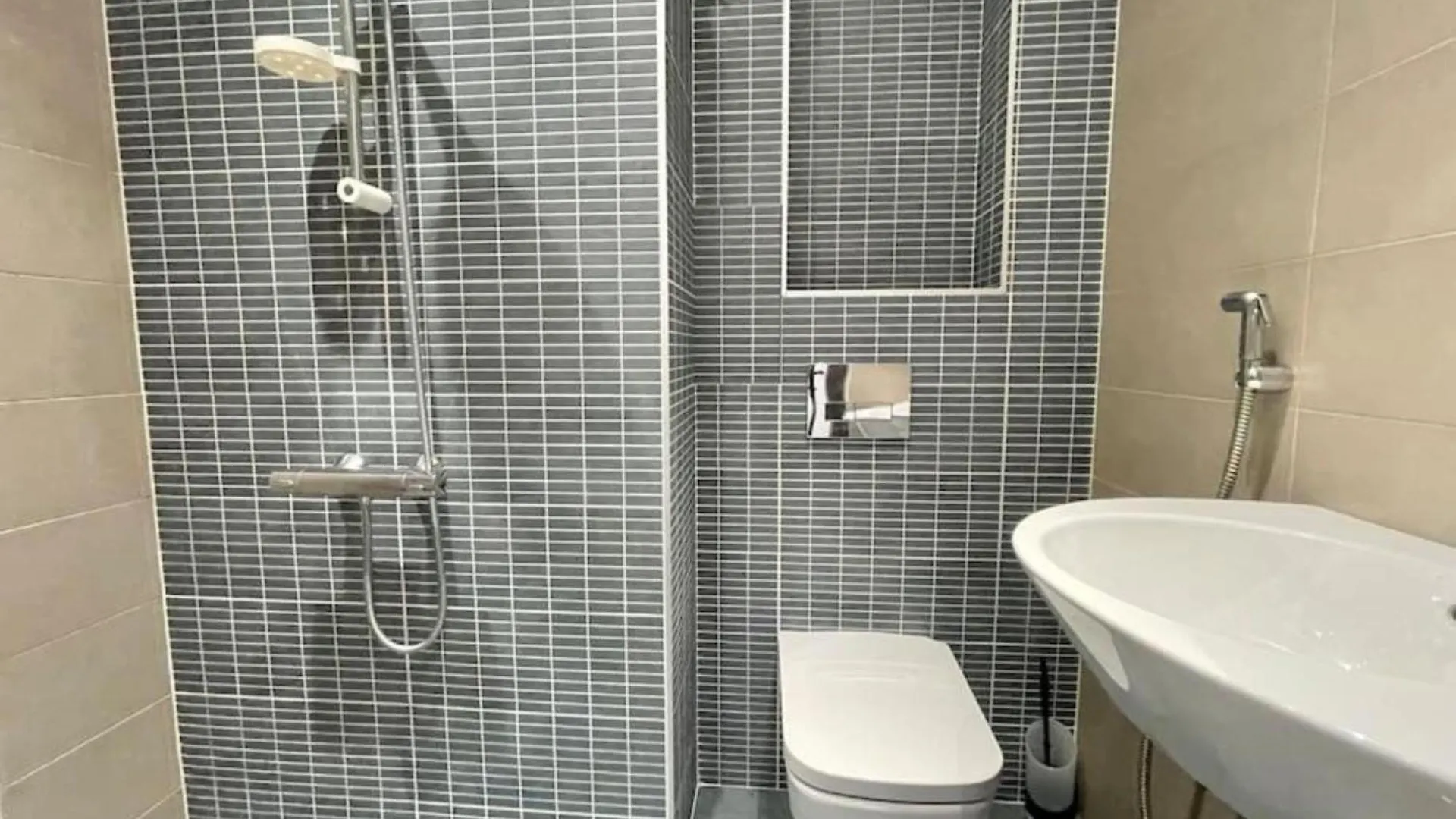 2Bd On Vitosha Street By Cosher صوفيا