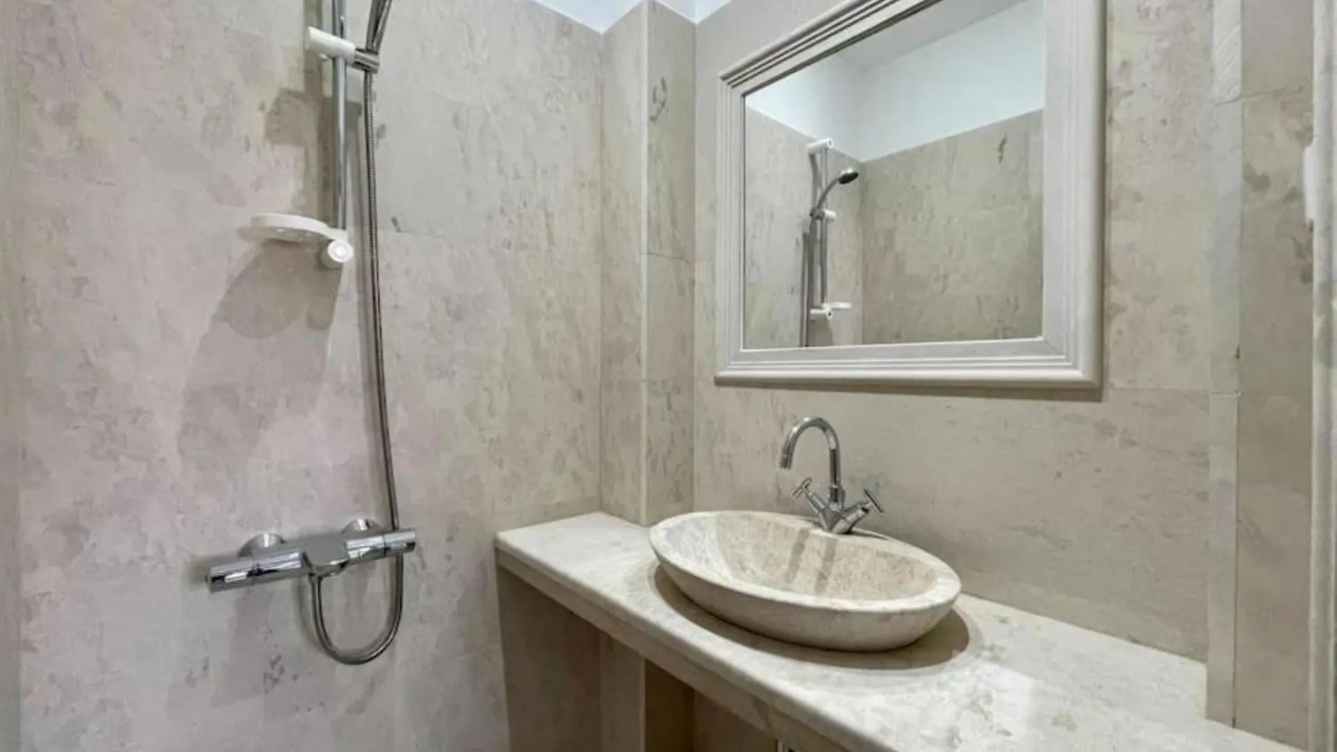 2Bd On Vitosha Street By Cosher صوفيا 0*,